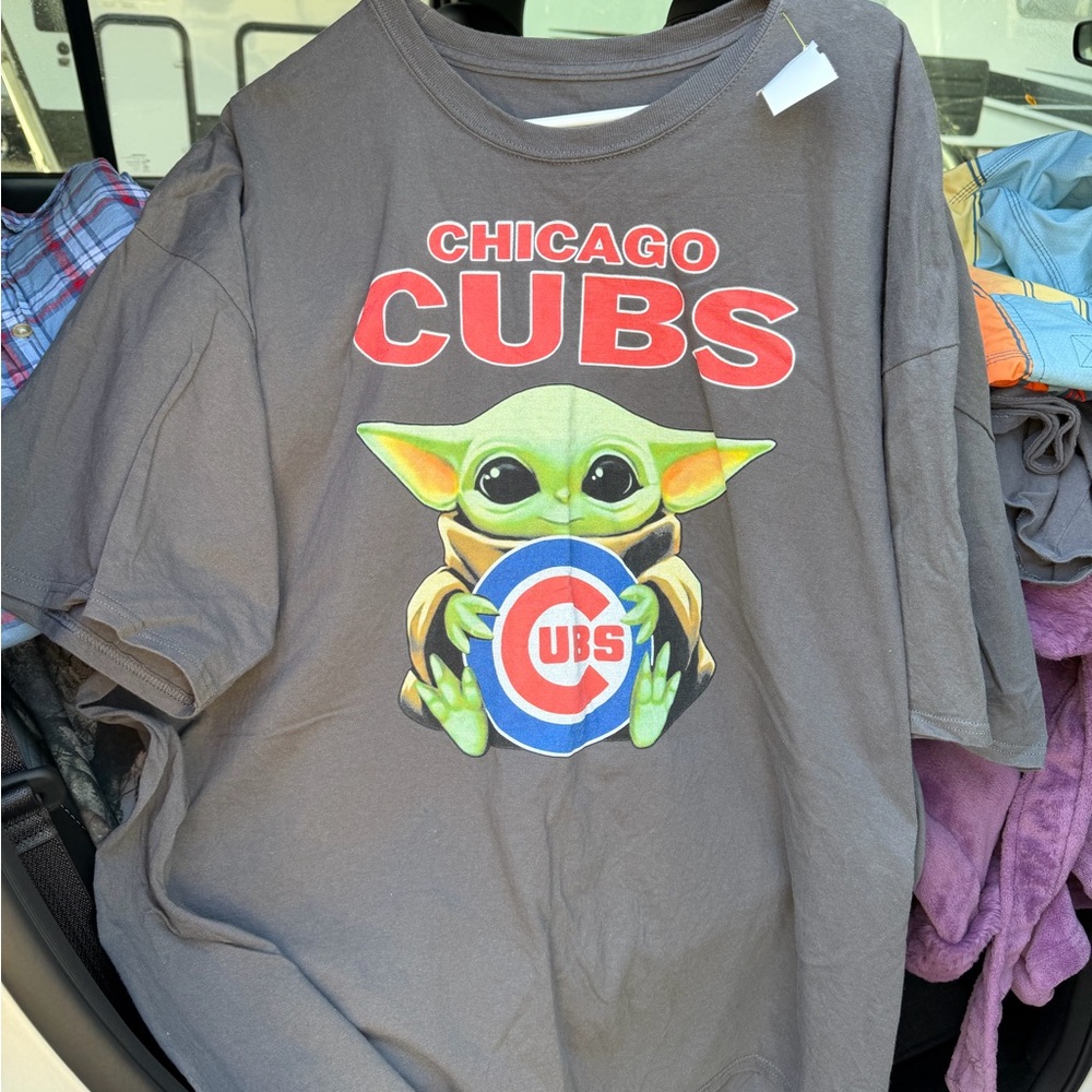 Chicago Cubs T-Shirt with Baby Yoda Graphic - Black